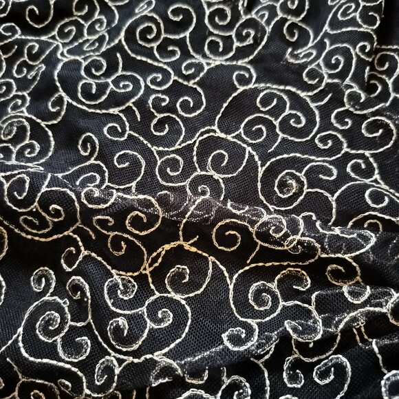 Vintage 90s V-cut tank blouse with golden thread on black chiffon like material - Picture 2 of 4